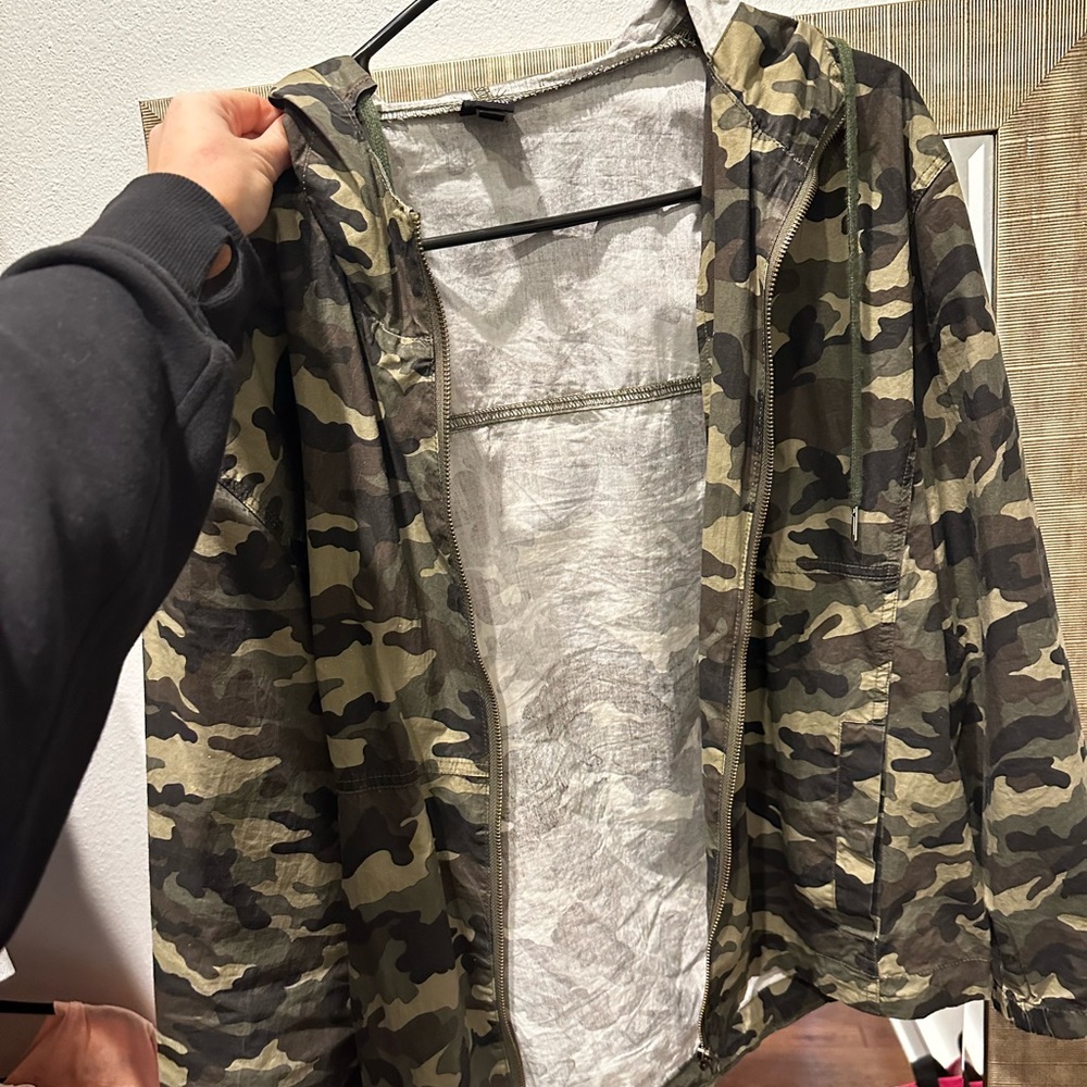 Camo Light Jacket - Picture 2 of 3